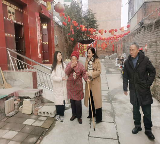 瑟瑟冬日 暖暖溫情——公司黨委、工會(huì)開展“送溫暖、送祝?！被顒?dòng)
